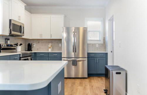 Family-Friendly 4BR with Fenced Yard & Parking - Foto 11