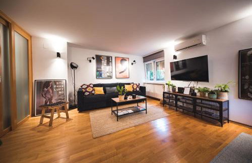 Sleep, Eat, Repeat and Park Your Car in City Center - Foto 1