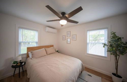 Centrally Located Cozy Modern Home in Bethel - Foto 19