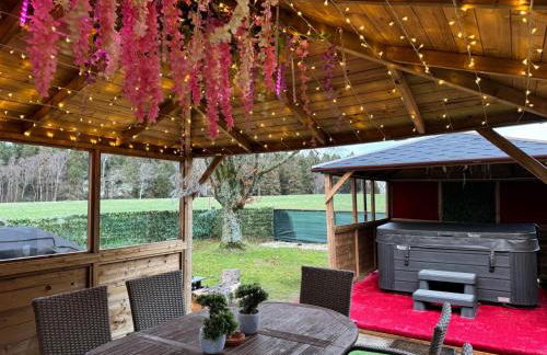 FINN VILLAGE "Raspberry Cottage" Private Garden, 6-seater HOT TUB, Firepit & Pizza Stove - Foto 21