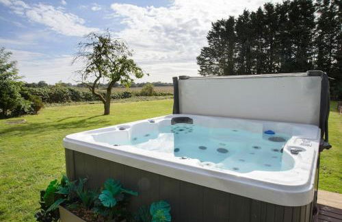 Deluxe 1 Bed Versace Hot Tub Sky TV Cinema Screen - Foto 35