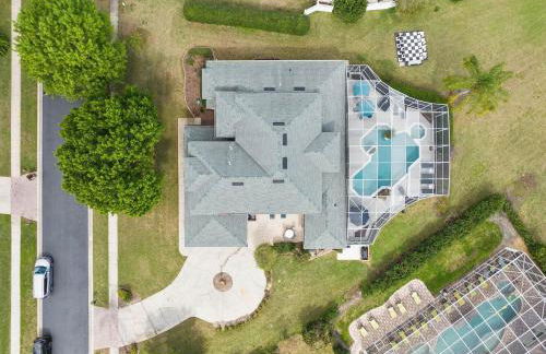 Luxurious 9BR Themed SE Facing Pool Hot Tub Theater Game Room BBQ 2 miles Disney - Foto 43