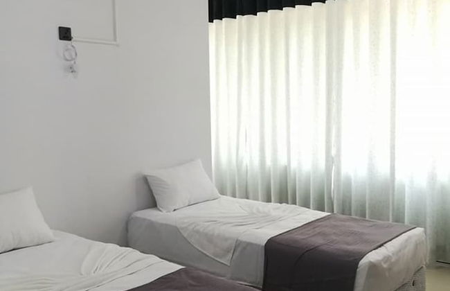 Thilini Hotel Apartment - Photo 3