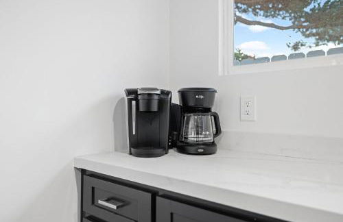 Dog-Friendly House with Hot Tub, AC, Game Room - Photo 5