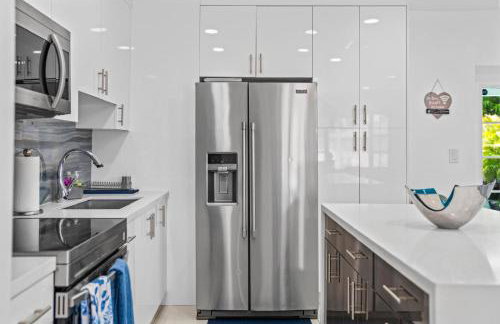 Luxury Vacation House in Miami’s Center! - Photo 11