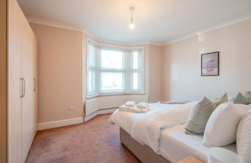 Spacious home 3 min from station - Photo 9