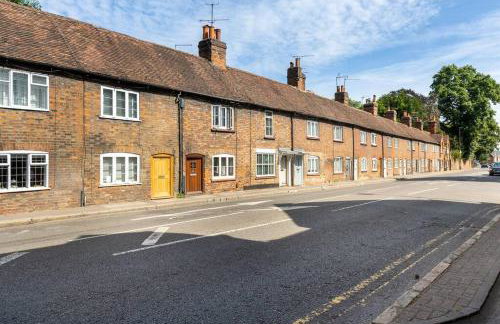 Beautiful 17th Century Cottage - Photo 1