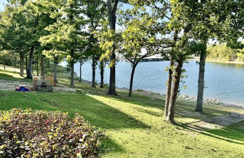 Lower Level Condo B-2 with Dock - Foto 24