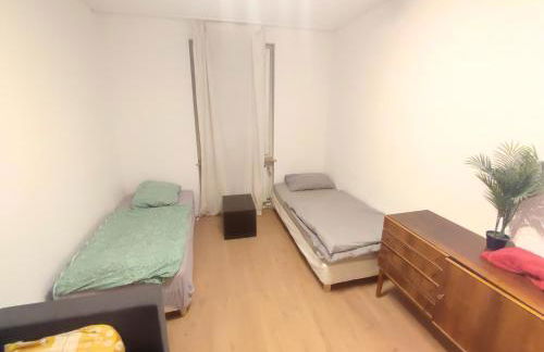 3 Floor XXL House, 7 Rooms, 2 Kitchen, 15 Minutes to Frankfurt, Washing Machine - Foto 25