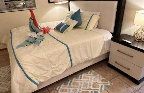 South Florida Spacious Oasis 4BR Retreat with 2 King Beds, Amazing Pool, near Beaches - Photo 67