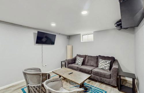 2 Mi to Beach! Hot Tub Haven in Michigan City - Foto 29