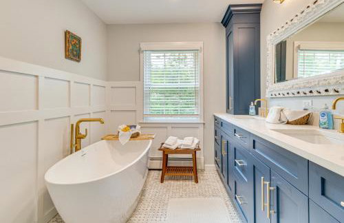 Pool, Sunroom and Gardens Luxe Sandy Hook Home! - Foto 14