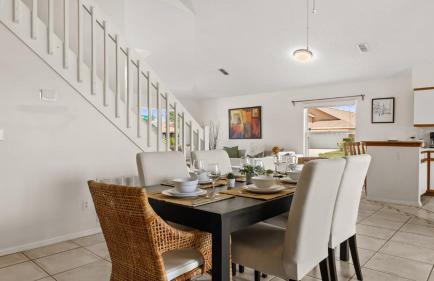 Upstay 3BR Family-Friendly Stylish Retreat w Patio - Foto 16