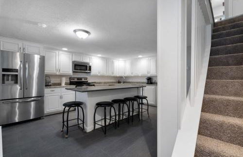 Heart of Southie - Hot Tub + Walk to Top Bars - Foto 17