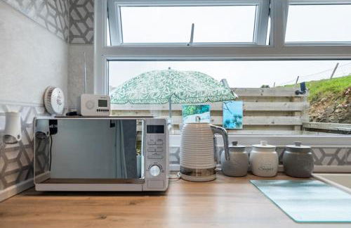 Adorable private couples retreat with hot tub - Photo 7