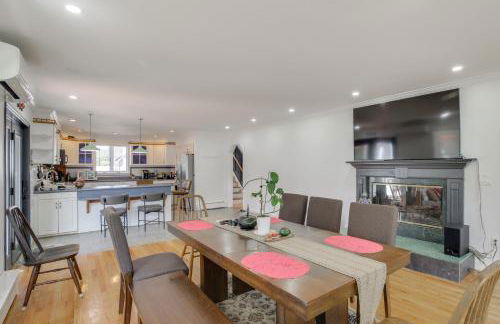 Lake Carmel Access Waterfront Home with Deck! - Foto 8