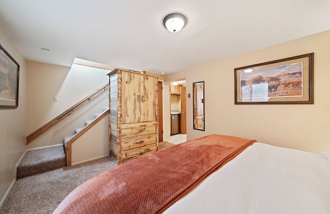 Trapper 8: Cozy 4-Bedroom Condo, 1 Minute to Yellowstone, perfect for 8 guests. - Foto 10