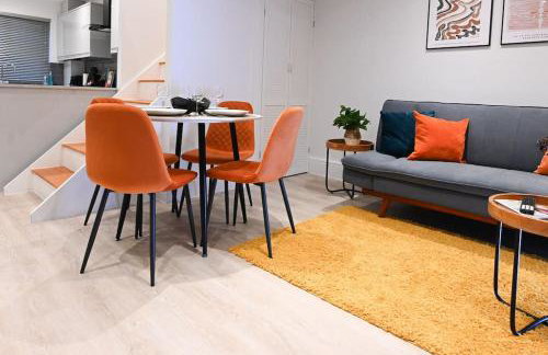 Luxury 2 Bed Maisonette with Parking Near Tube - Foto 12