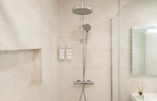 Elegant 2 bedroom gem with terrace and parking REMS - Foto 33