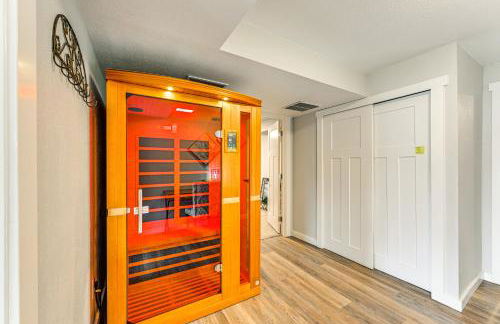 Lakeside Lacey Gem with Sauna and Private Dock - Foto 20