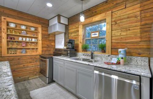 Happy Trout Hideaway - Creek Views Of Hot House Creek, Hot Tub, Outdoor Fire Pit, Cozy Atmosphere - Mineral Bluff, GA - Foto 19