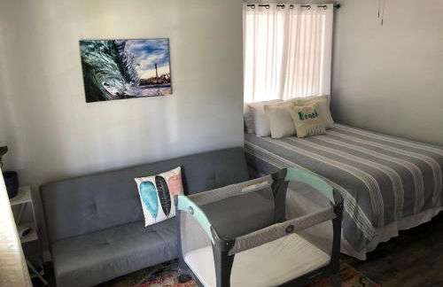 Sunlit Surf House 4BR Downtown Walk to beach - Foto 32