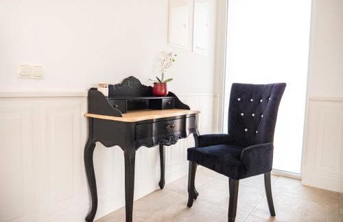 Elegant Hvar town villa with pool - Photo 45