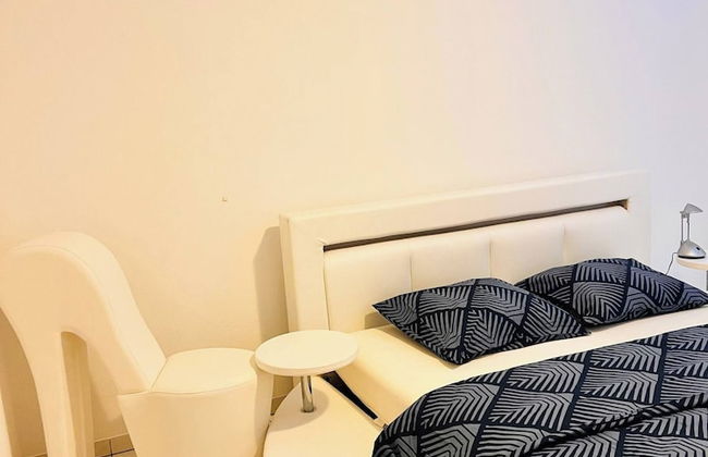 Enchanting View of Lake Maggiore & Mountains - Photo 4