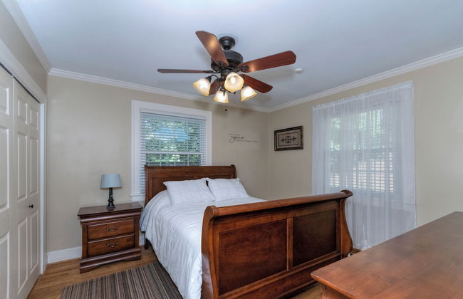 Pool Near Fort Moore Our White House - Foto 3