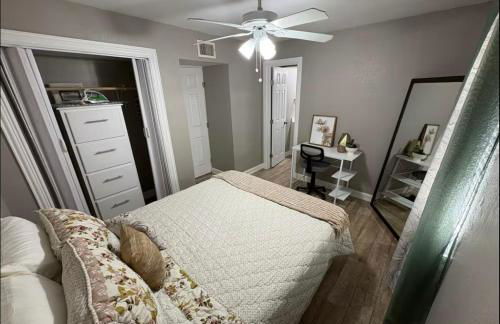 2 BR 2 Bath Airport SpaceX LNG WashDry Deck Pets - Photo 14