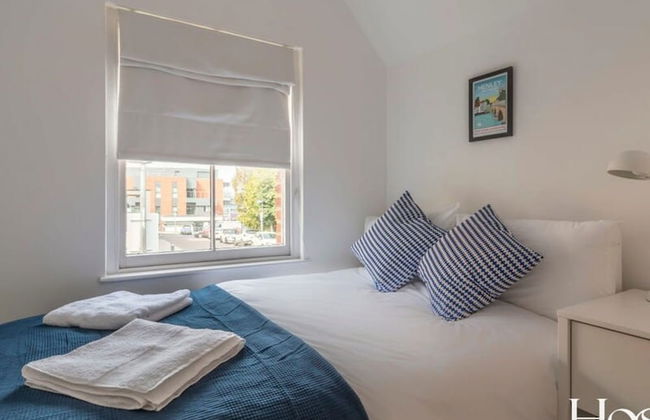 Stunning Character House In The Centre of Henley - Photo 6