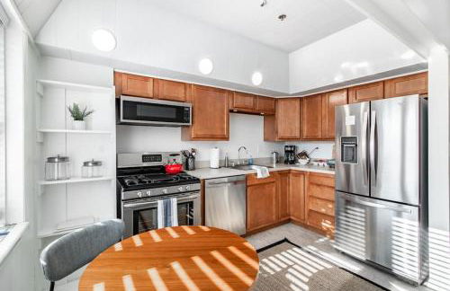 Riverfront Retreat - 2 Units - 3BR - Free Parking - Foto 3