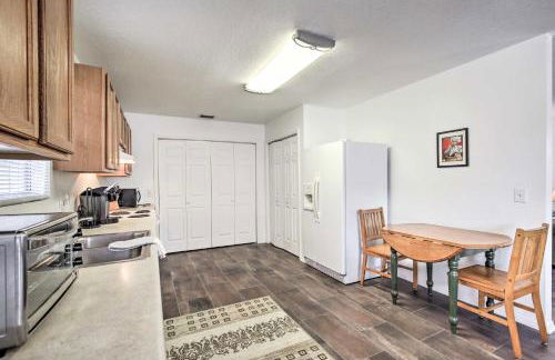 Home with Yard 1 Mi to Indian Rocks Beach and Golf - Foto 7