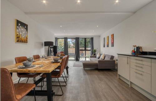 3-Bed, 2-Bath Wembley Apartment with Free Parking - Foto 1