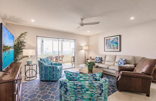 1055-607 Pond View High Rise with Remodeled Kitchen - Foto 16