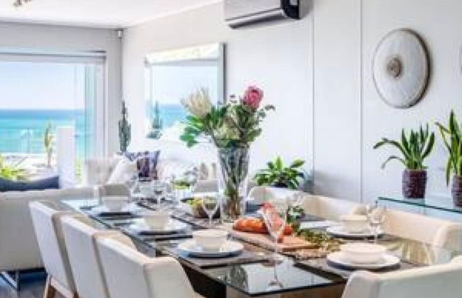 Camps Bay Holiday Apartment in Secure Complex With Private Pool and Parking Houghton Views - Foto 8