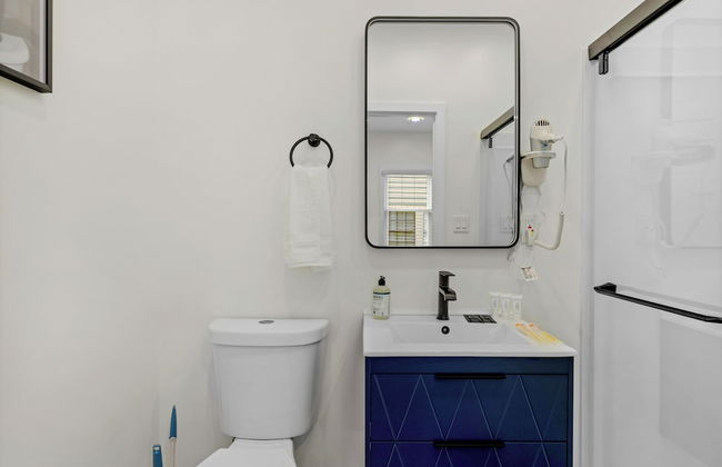 Stylish 4BR Haven Backyard and Fire Pit - Foto 23