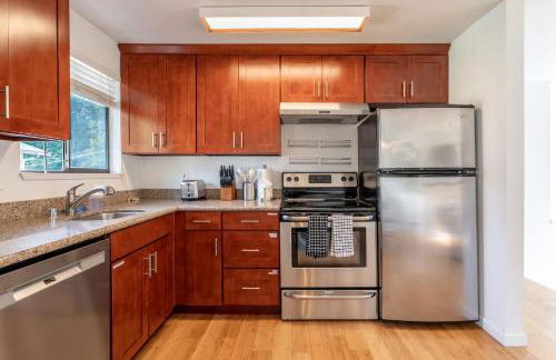 Pet-friendly 4BR Seattle Retreat with Fenced Yard - Foto 2