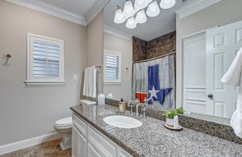 Best of Lake Conroe - Sleeps 16 - Lakefront Memories - Photo 16