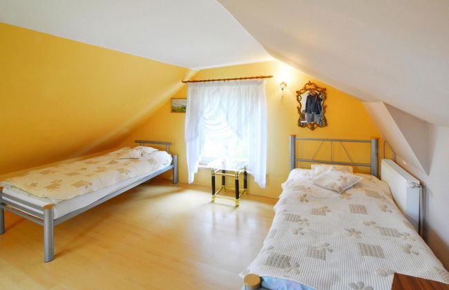 Spacious Cottage, Idyllic Right on the Lake, Spore - Photo 3