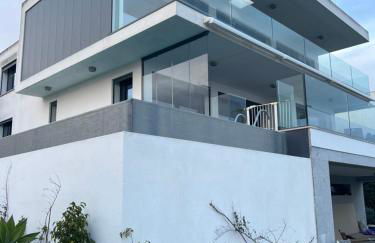 Modern Villa with Sea & River View Pool and Gym. - Foto 2