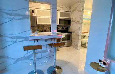 Luxurious remodeled direct Waterfront apartment with Miami skyline view- Free parking- 5min drive to Miami Beach - Foto 22