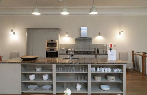 Exceptional Grade II Listed Church Conversion - Foto 33