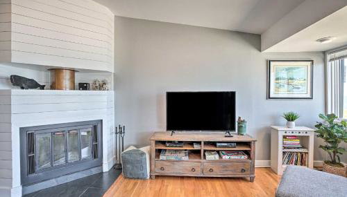 Lakefront Family Retreat with Grill Steps to Beach! - Foto 5