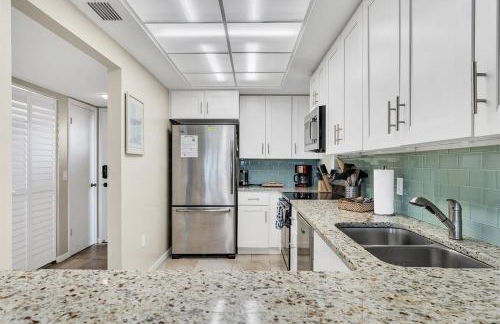 Sun Plaza by Coastal Chic Vacations - Private Beach Access with Pool and Tennis - Photo 41