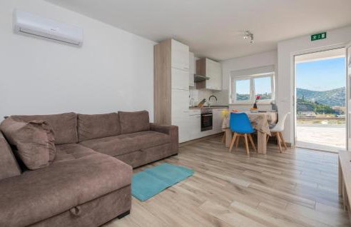 1 Bedroom Beautiful Apartment In Rogotin - Foto 3