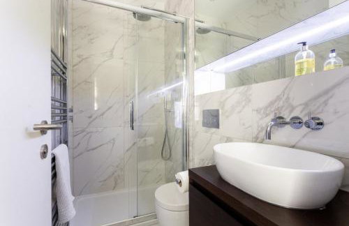 Classy 5BR Roof Terraced Fully AC Kensington House - Foto 48