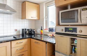 Amazing River view 2 bedroom apartment, sleeps 6, balcony and parking - Foto 43