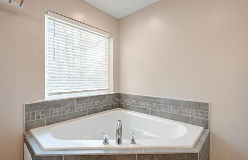 The Hangout Haven - Theater, Hot tub, Pickleball, Ping pong, Firepit - Foto 48