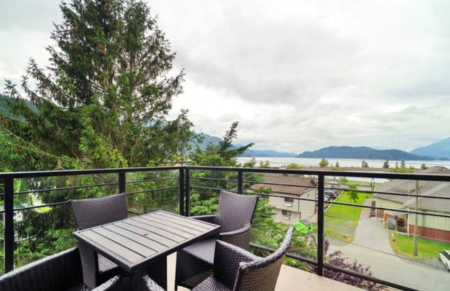 Penthouse Lake Home 3BR Amazing View - Photo 15